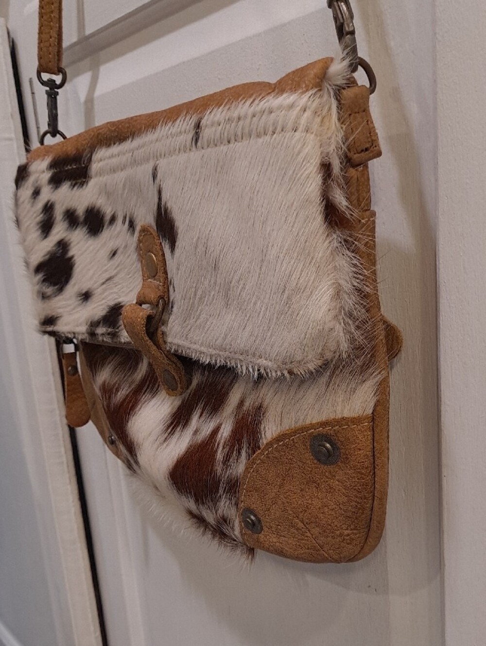 Myra Bag Fold-up Brown Red White Hair-on Hide Leather Upcycled Crossbody - Picture 3 of 10
